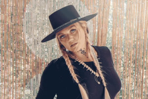 elle king plays 2022 saturday in the park